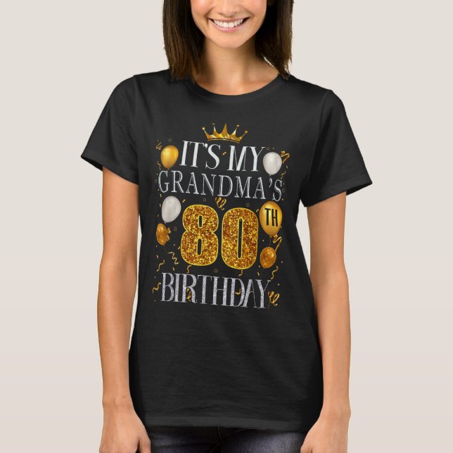 Camiseta Es el 80 cumpleaños de mi abuela Feliz cumpleaños  (Anverso)