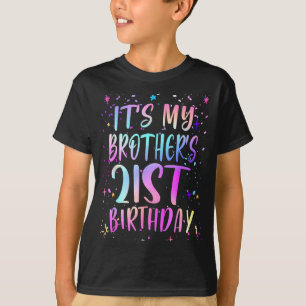 Camiseta Es el cumpleaños número 21 de mi hermano Feliz 21