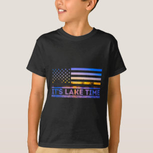 Camiseta Es el lago en el atardecer de la bandera americana