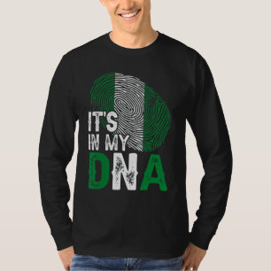 Camiseta Es en mi ADN Patriótico de huellas digitales de la