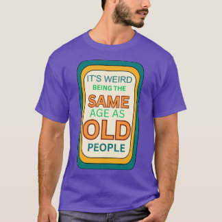 Camiseta es extraño ser de la misma edad que los viejos