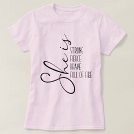 Camiseta Es fuerte y valiente, llena de fuego