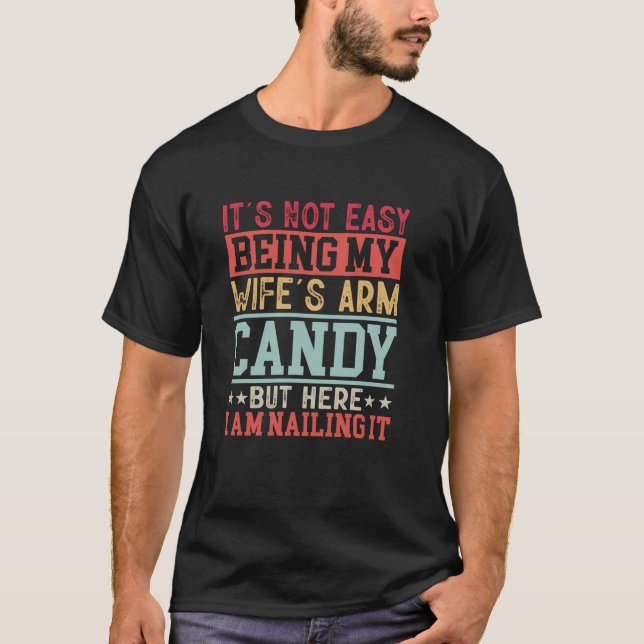 Camiseta Es gracioso no ser fácil el brazo de mi esposa Can (Anverso)