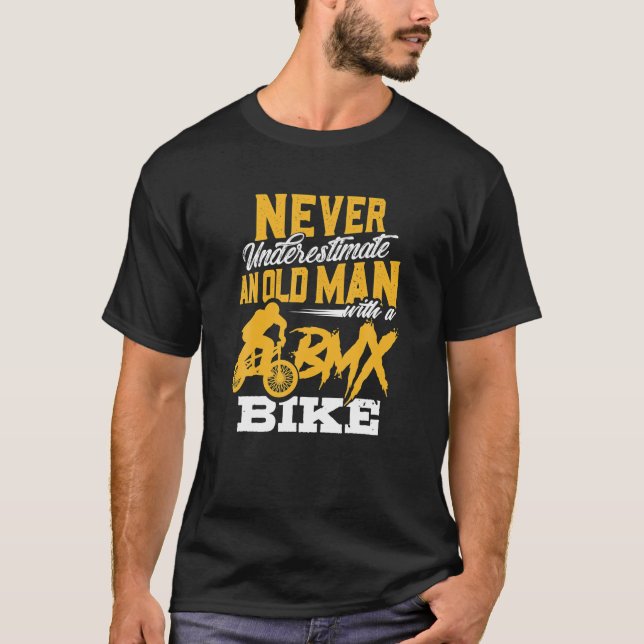Camiseta Es Gracioso Nunca Subestimar A Un Viejo Con Un BMX (Anverso)