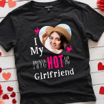 Camiseta Es gracioso que amo a mi novia caliente Personaliz<br><div class="desc">Buscando una manera única y divertida de mostrarle a tu novio lo mucho que te importa este El día de San Valentín? ¡No busque más allá de nuestra camiseta de 'I Love My psycHOTic Girlfriend'! Este elegante y moderno hotel cuenta con un bonito marco cardíaco y unos alegres corazones rosados,...</div>