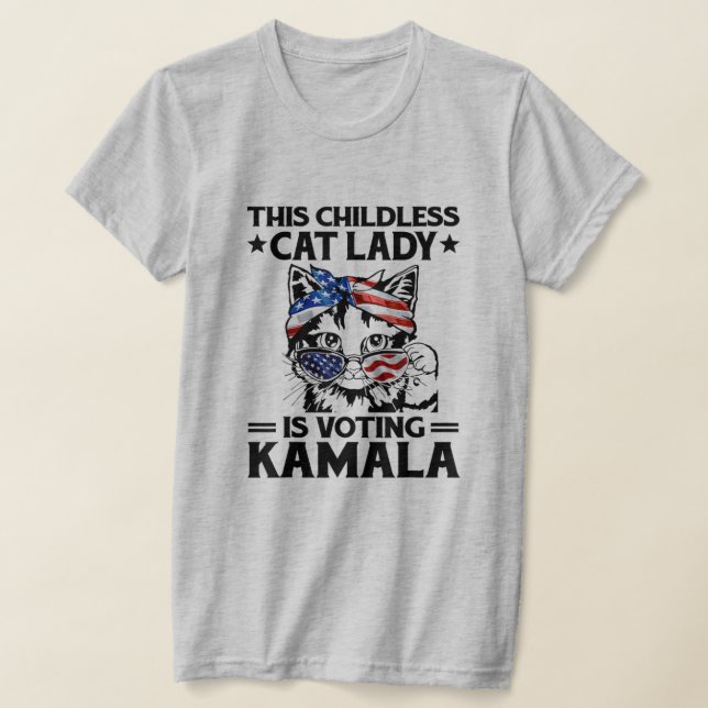 Camiseta Es gracioso que esta mujer sin hijos vote a Kamala (Distribución)