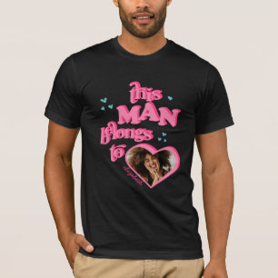 Camiseta Es gracioso que este hombre pertenezca a la camise