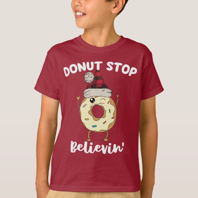 Camiseta Es gracioso que no dejen de creer en Santa Navidad (Anverso)