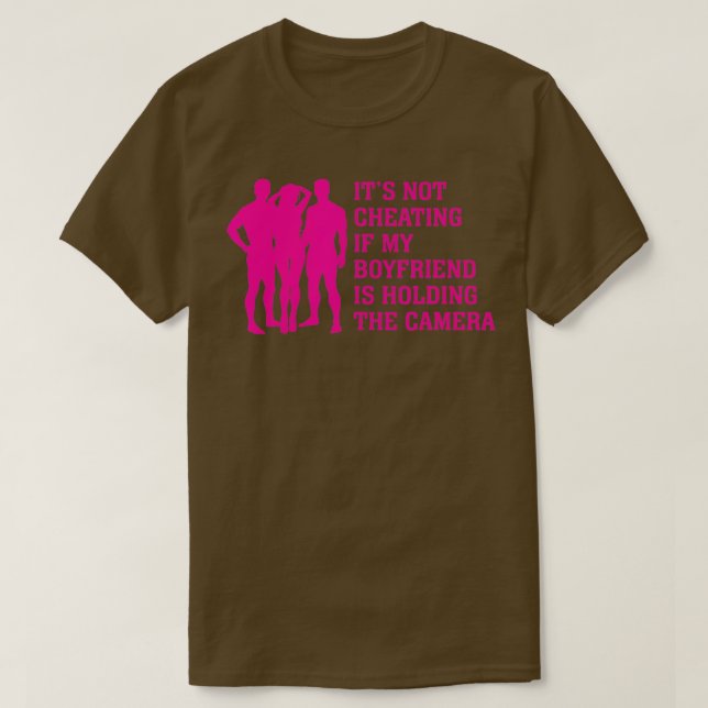 Camiseta Es Gracioso Que No Esté Engañando Si Mi Novio Se E (Diseño del anverso)