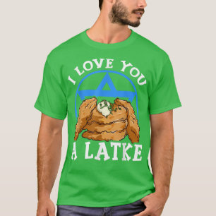 Camiseta Es gracioso que te ame un latke Pun Hanukkah judío