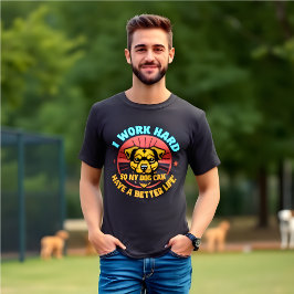 Camiseta Es gracioso que trabaje duro para que mi perro ten