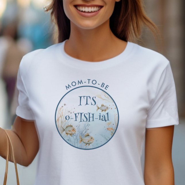 Camiseta Es la madre O-fish-ial estar bajo el mar (Mom to be official tee from the Whale Baby Shower Collection by Darling & May)