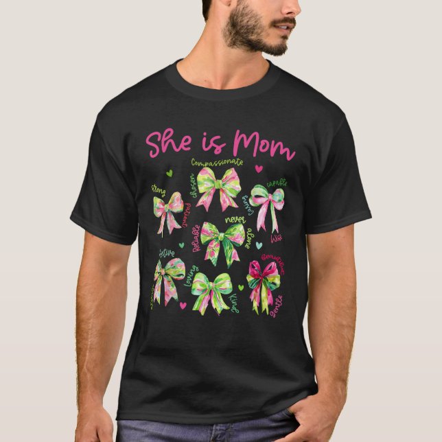 Camiseta Es mamá Coquette Bow Feliz Día de la Madre 2025 (Anverso)