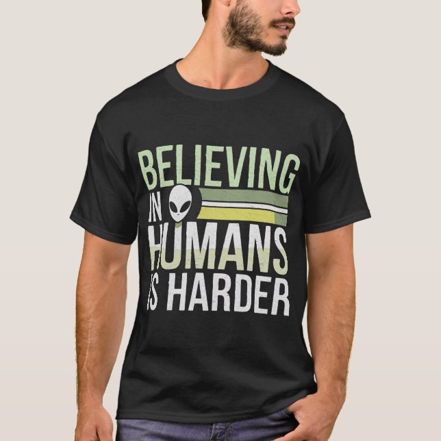 Camiseta Es Más Difícil Creer En Los Humanos (Anverso)