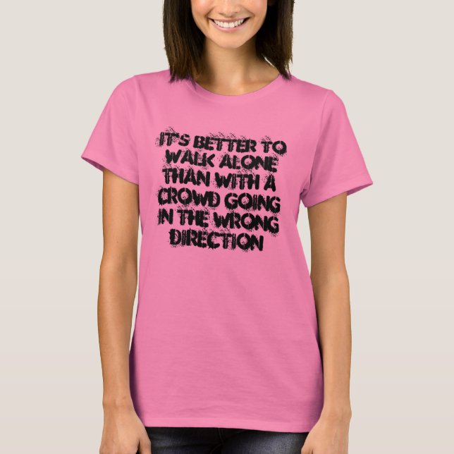 Camiseta Es mejor caminar solo (Anverso)