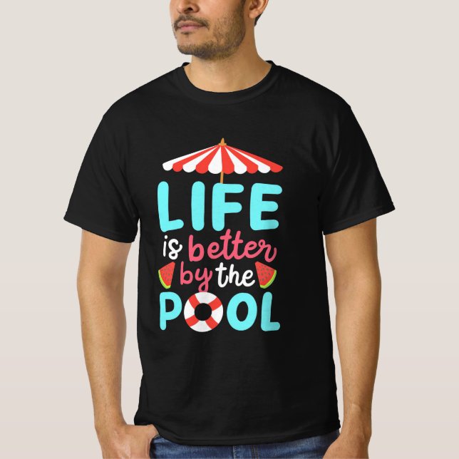 Camiseta Es Mejor Nadar Junto A La Piscina (Anverso)