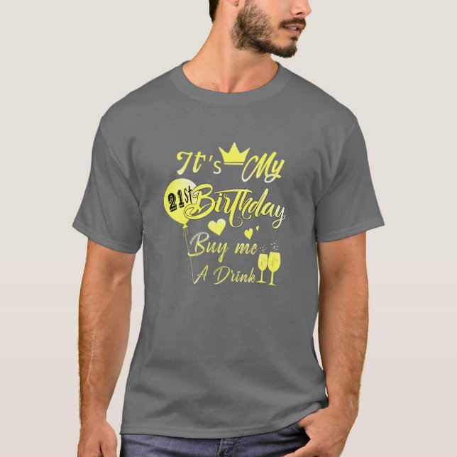 Camiseta Es mi cumpleaños número 21. Compra una bebida. (Anverso)