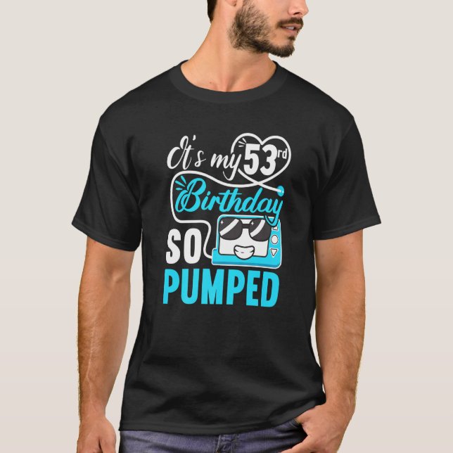 Camiseta Es mi cumpleaños número 53 y estoy muy drogado con (Anverso)