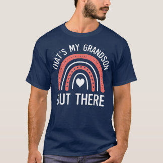 Camiseta Es mi nieto ahí afuera, la orgullosa abuela de la
