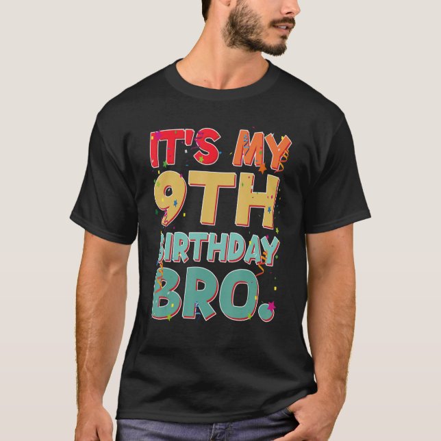 Camiseta Es mi noveno cumpleaños, hermano gracioso, de nuev (Anverso)