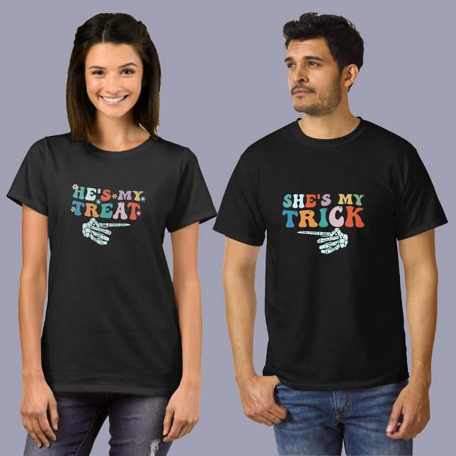Camiseta Es mi trato. Un disfraz divertido de la pareja de  (https://www.zazzle.com/shes_my_trick_couple_halloween_funny_costume_t_shirt-256652454538862942)