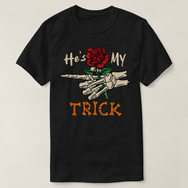 Camiseta Es Mi Trick Halloween Skeleton Hand Holding Flo (Diseño del anverso)