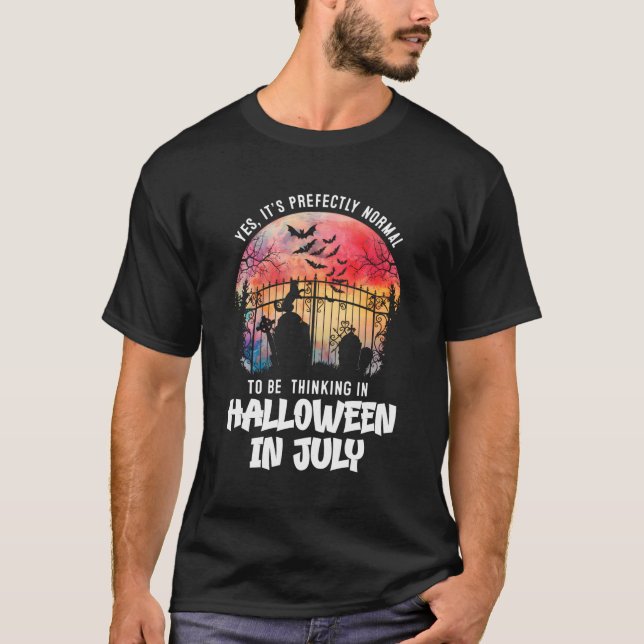 Camiseta Es Normal Pensar En Halloween En Julio (Anverso)