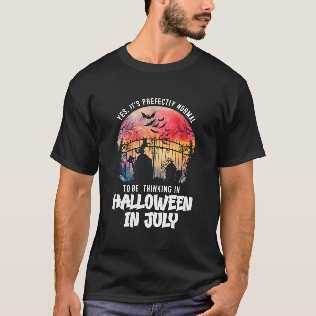 Camiseta Es Normal Pensar En Halloween En Julio (Anverso)