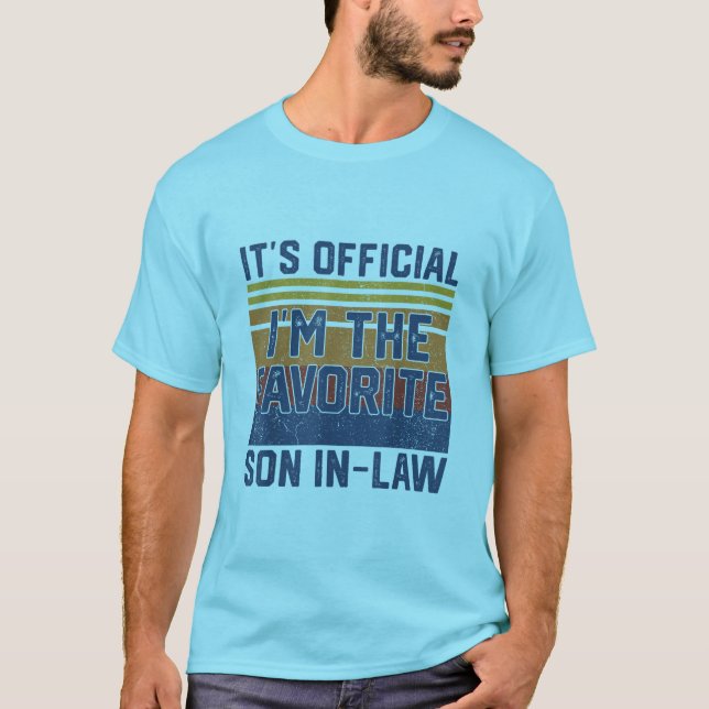 Camiseta Es oficial que soy el hijo favorito en la ley (Anverso)