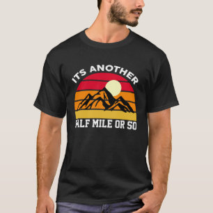 Camiseta Es otra caminata de media milla más o menos retro