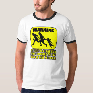 Camiseta Es racista permitir que alguna gente infrinja la