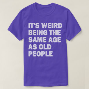 Camiseta Es raro ser de la misma edad que la gente mayor es