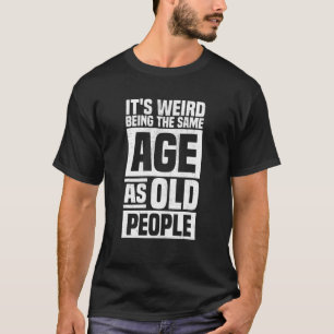 Camiseta Es raro ser de la misma edad que la gente mayor es