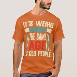 Camiseta Es Raro Ser De La Misma Edad Que Los Ancianos Retr