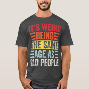 Camiseta Es Raro Ser De La Misma Edad Que Los Viejos Gracio