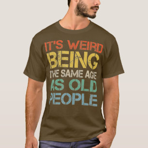 Camiseta Es Raro Ser De La Misma Edad Que Los Viejos Gracio