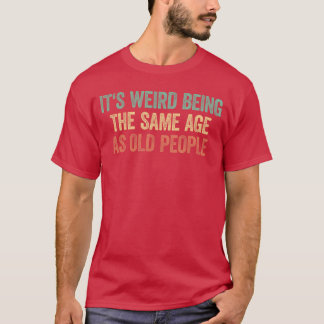 Camiseta Es raro tener la misma edad que amigos viejos g