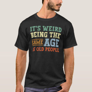 Camiseta Es raro tener la misma edad que la gente mayor