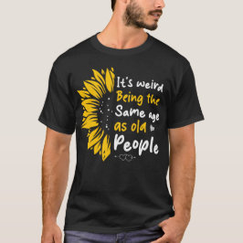 Camiseta Es raro tener la misma edad que la gente mayor