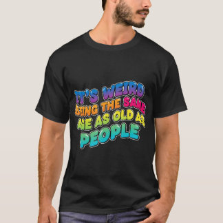 Camiseta Es raro tener la misma edad que la gente mayor Div