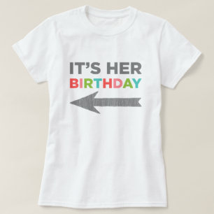 Camiseta Es su cumpleaños (flecha derecha)