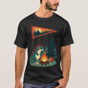 Camiseta Es un ajolote salvaje acampando bajo pinos