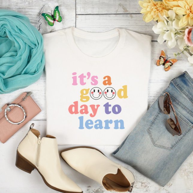 Camiseta Es un buen día para aprender docente (Subido por el creador)