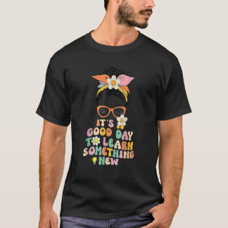 Camiseta Es un buen día para aprender moño desordenado retr