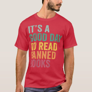 Camiseta Es un buen día para leer libros prohibidos leyendo