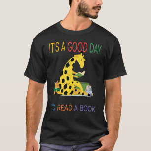 Camiseta Es un buen día para leer un libro Giraffe leyendo