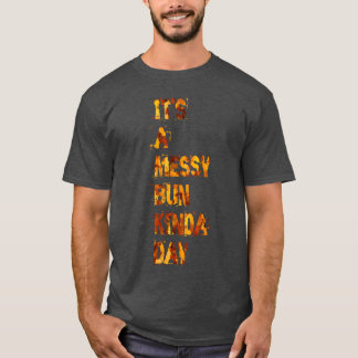 Camiseta es un día de moño despeinado chica