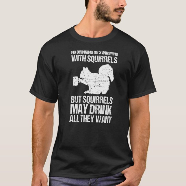Camiseta Es una ardilla sin beber ni nadar. (Anverso)
