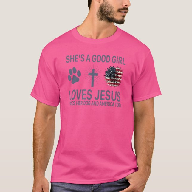 Camiseta Es una buena Chica ama a Jesús ama a su perro y a  (Anverso)