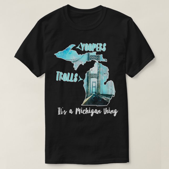 Camiseta Es una cosa de Michigan: "Yoopers and Trolls Mac B (Diseño del anverso)